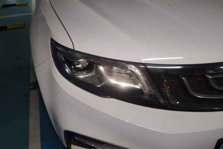 Used Geely Auto Emgrand X7 Sport 2018 1.8TD Automatic Two-Wheel Drive ZhiZun Model with 4G Connectivity