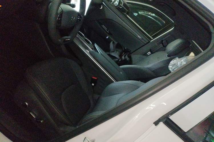 Used ARCFOX Alpha T5 2025 520 PRO Left Front Seat