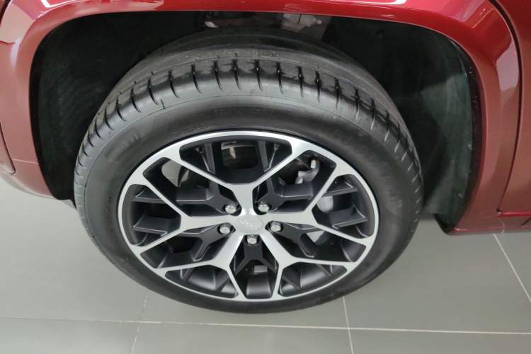 Used Jeep Grand Cherokee New Energy 2023 4xe Summit Edition Left Front Wheel Hub