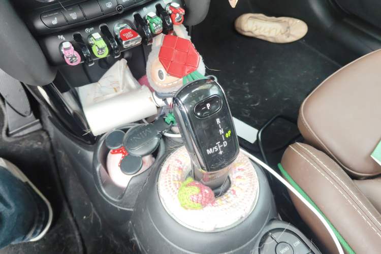 Used MINI 2019 1.5T COOPER 60th Anniversary Edition Gear Lever