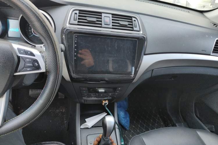 Used BAIC Senova X65 2015 2.0T automatic comfort version Audio And AC Panel