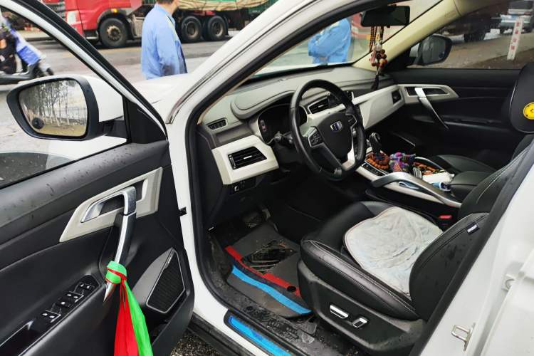 Used Geely Auto Emgrand X7 Sport 2018 1.8TD Automatic Two-Wheel Drive Smart Connect 4G Internet Edition