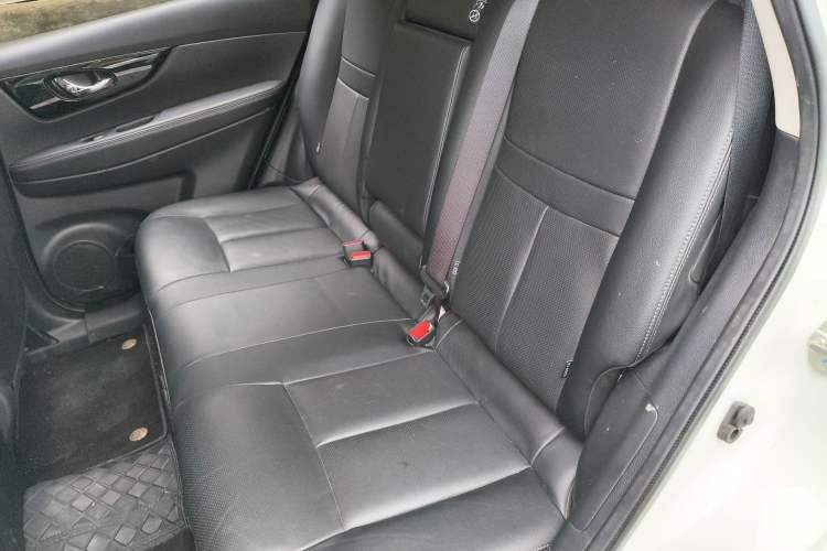 Used Nissan X-Trail 2023 Classic 2.0L Two-Wheel Drive Smart Connect Premium Edition Left Rear Seat