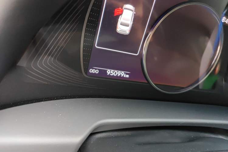 Used Lexus ES 2018 300h Premier Edition China VI Standard Odometer Close Up