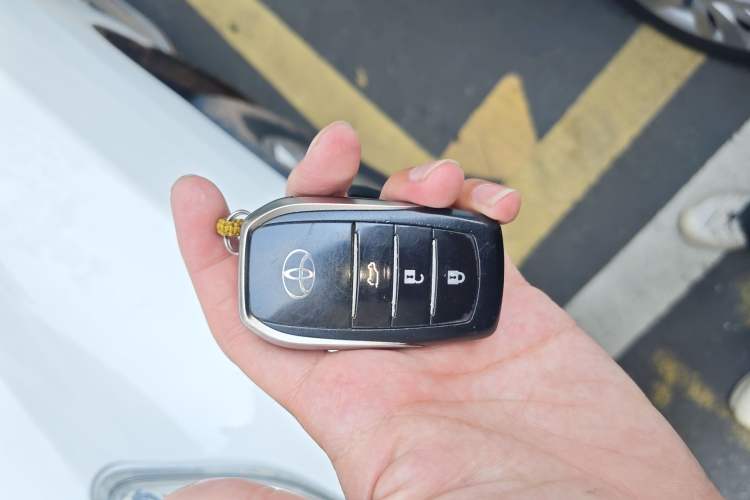 Used Toyota Prado 2010 4.0L Automatic TX-L Vehicle Key