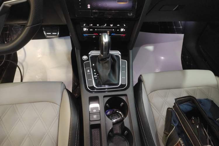 Used Volkswagen Magotan 2023 2 Million Units Limited Edition 330TSI DSG Leading Version