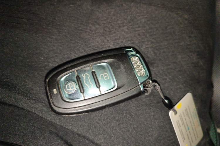 Used Audi A4L 2010 2.0 TFSI Sport Edition Vehicle Key