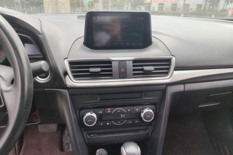 Used Mazda 3 Axela 2017 Sedan 1.5L Automatic Luxury Model Emission Standard China V