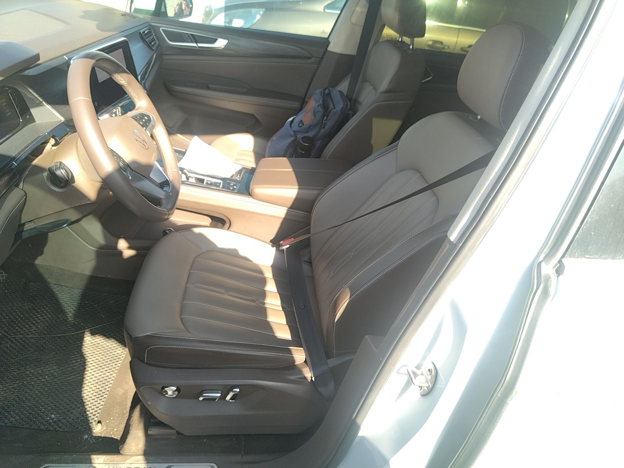 Переднее сиденье в автомобиле