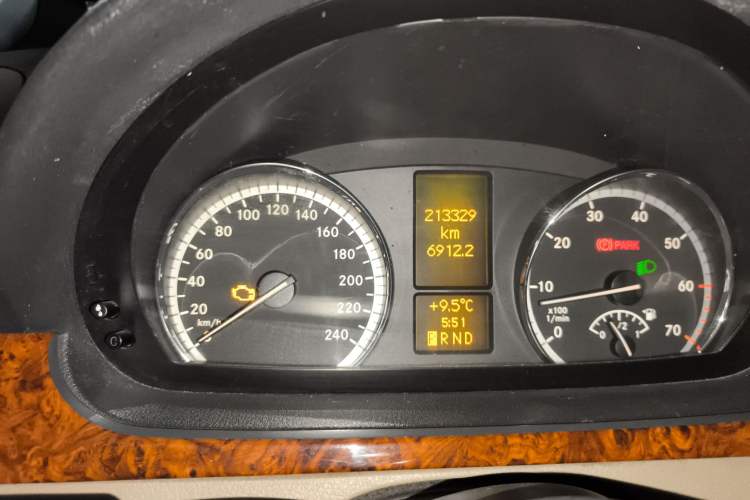 Used Mercedes-Benz Viano 2011 2.5L Navigator Edition
