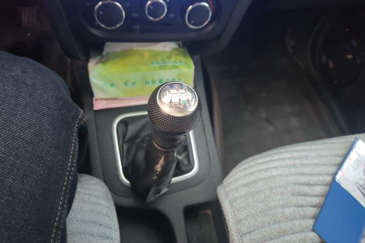 Used CHANGAN KAICHENG Shenqi F30 2016 1.5L Comfort Plus Long Wheelbase DAM15L Gear Lever