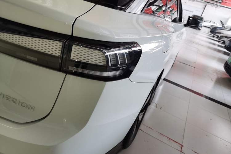 Used Volkswagen ID.7 VIZZION 2024 AIR model Right Rear Taillight