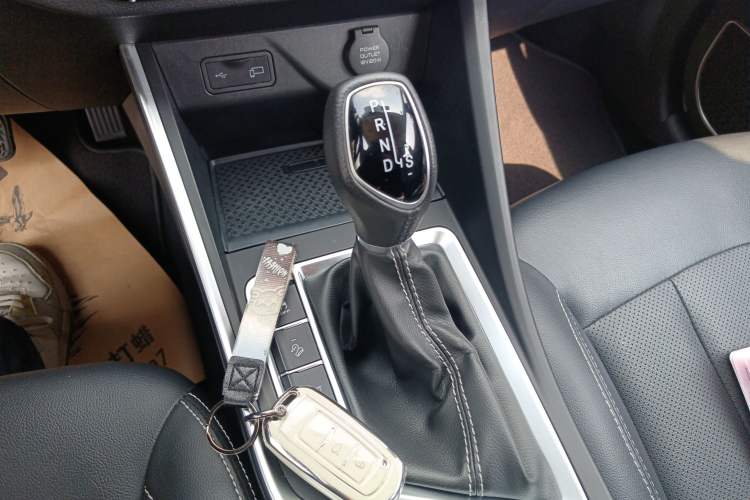 Used Geely Auto Vision X3 2019 Upgraded Model 1.5L CVT Elite Version Gear Lever