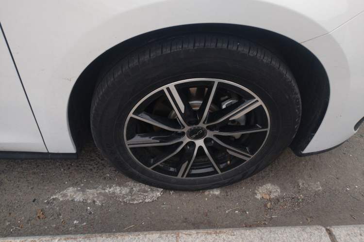 Used BYD Seal 06 New Energy 2024 DM-i 80KM Prestige Model Right Front Wheel Hub