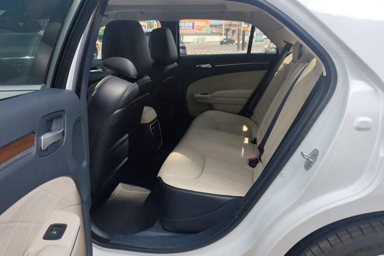 Used Chrysler 300C 2016 3.0L Supreme Edition
