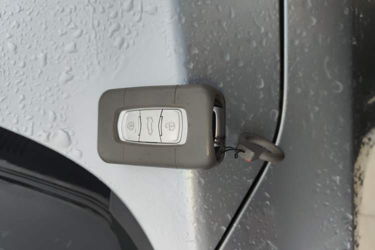 Used Geely Auto Emgrand X7 Sport 2021 Million Edition 1.8TD DCT Two-Wheel Drive Comfort Model Vehicle Key