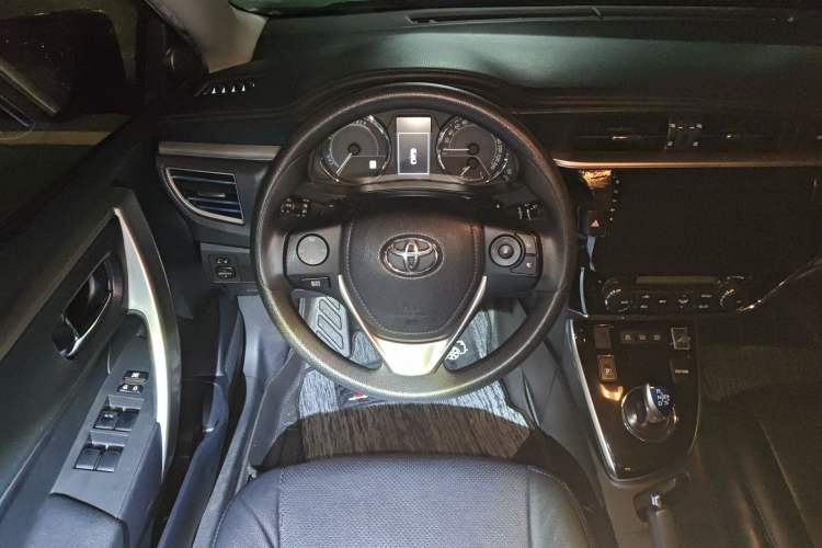 Used Toyota Corolla 2016 Dual-Engine 1.8L E-CVT Leading Edition
