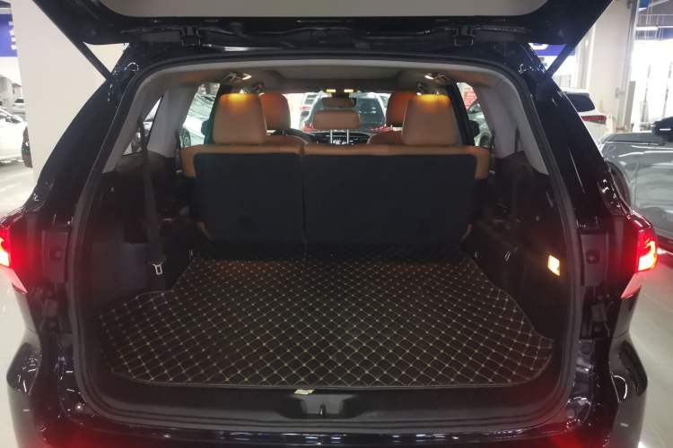 Used Toyota Highlander 2018 2.0T Four-Wheel Drive Knight Edition 7 Seats China VI Standard Trunk