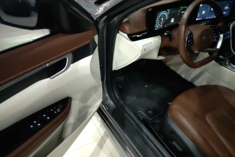 Used Hyundai Mistra 2021 1.8L CVT LUX Premium Edition
