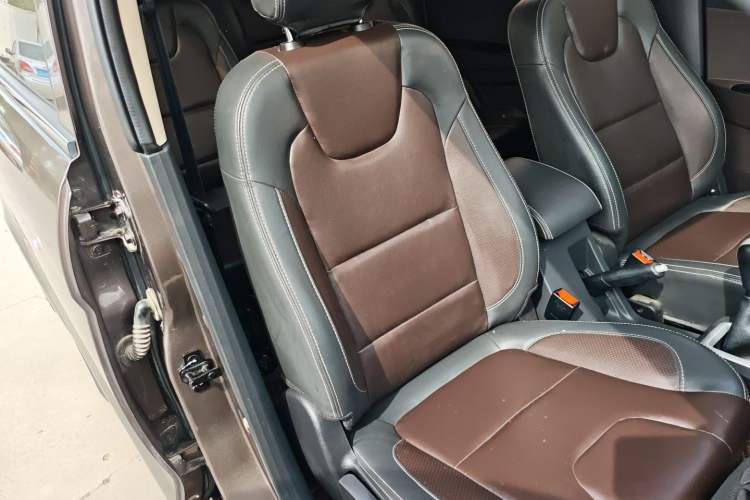 Used Dongfeng Fengon 330 2019 1.5L 330S Manual Comfort Version China VI Standard