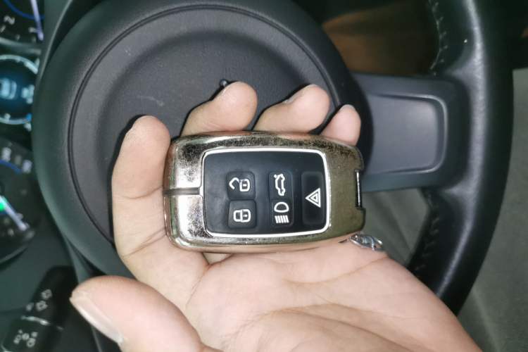 Used Jaguar F-PACE 2016 2.0T Two-Wheel Drive Urban Luxury Edition
