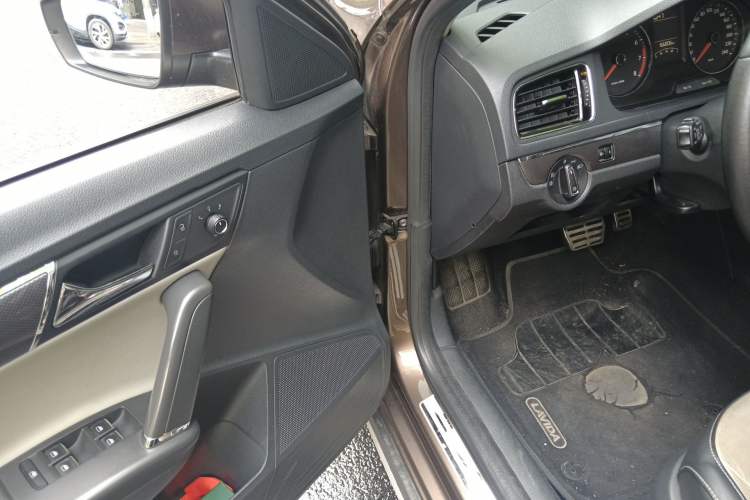 Used Volkswagen Cross Lavida 2014 1.6L Automatic
