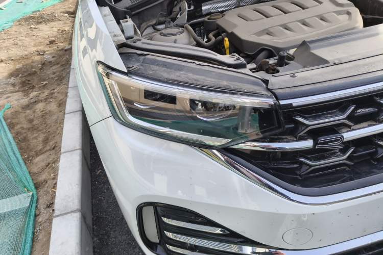 Used Volkswagen Tayron 2023 330TSI Two-Wheel-Drive R-Line High-Energy Version Right Front Headlight