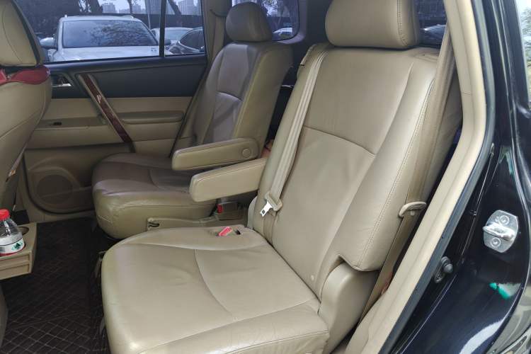 Used Toyota Highlander 2012 2.7L Two-Wheel Drive 7-Seater Ultimate Edition