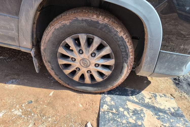 Used SAIC MAXUS Xintu V90 2020 2.0T AMT Yunjie Edition Front-Wheel Drive Rear Single Tire Short Wheelbase High Roof 6-Seater