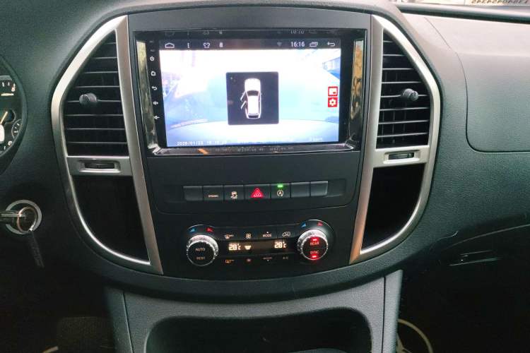 Used Mercedes-Benz Vito 2021 2.0T Business Version 7 Seats Audio And AC Panel