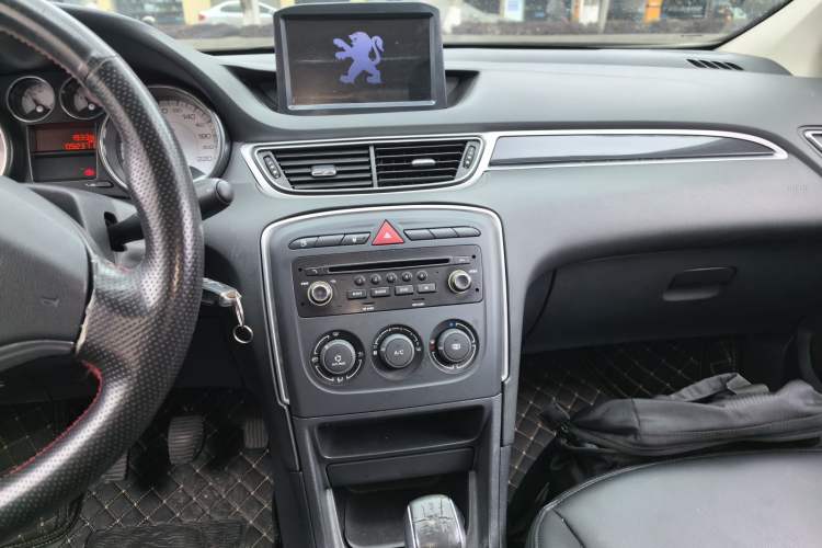 Used Peugeot 308 2014 Enjoy Edition Classic 1.6L Manual YouShang Model Audio And AC Panel