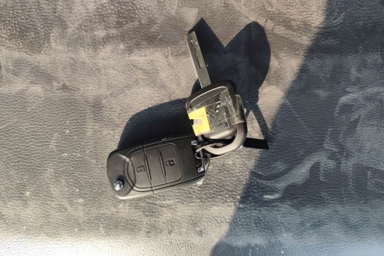 Used Wuling Yangguang 2024 300KM Comfort Version Passenger Van 75kW