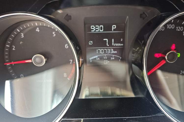 Used Volkswagen Bora 2014 1.6L Automatic Comfort Model Odometer Close Up