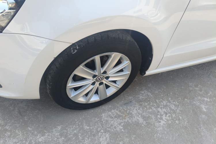 Used Volkswagen Polo 2014 1.4L Automatic Comfort Edition Left Front Wheel Hub