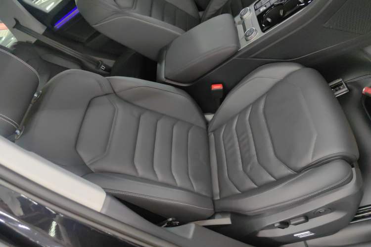 Used Volkswagen Touareg 2022 3.0 TSI Luxury Edition Black Diamond Sport Package