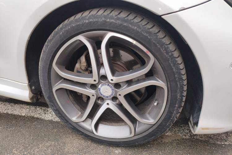 Used Mercedes-Benz E-Class 2014 E 200 Coupe Right Front Wheel Hub