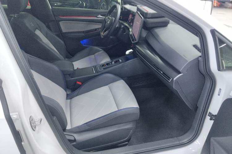 Used Volkswagen Golf 2025 300TSI R-Line Right Front Seat