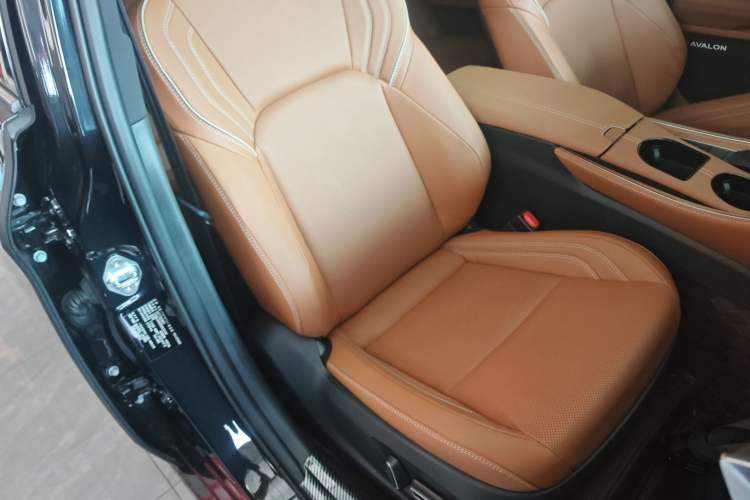 Used Toyota Avalon 2024 Dual-Motor 2.0L Luxury Edition