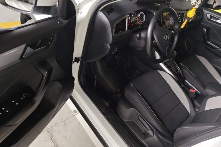 Used Volkswagen T-ROC 2020 230TSI DSG Two-Wheel Drive Advanced Version Driver Seat