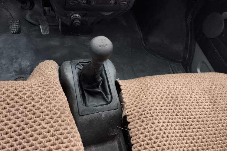 Used Wuling Rongguang 2011 1.2L Base Version
