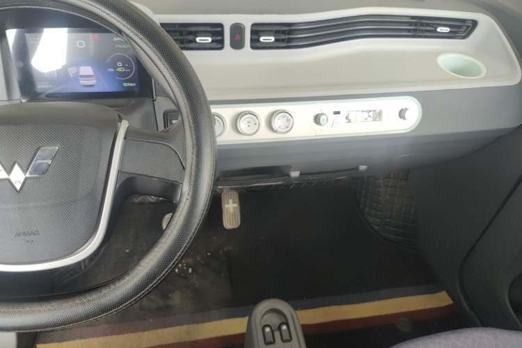 Used Wuling Hongguang MINIEV 2021 Macaron Premium Model – Lithium Iron Phosphate Audio And AC Panel