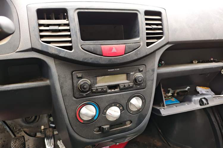 Used BAIC Weiwang 306 2011 1.3L base model 7 seats
