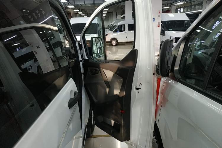 Used Ford Transit 2019 2.0T Diesel Multi-Purpose Commercial Vehicle Mid-Drive Mid-Roof 6-Seater China VI Standard
