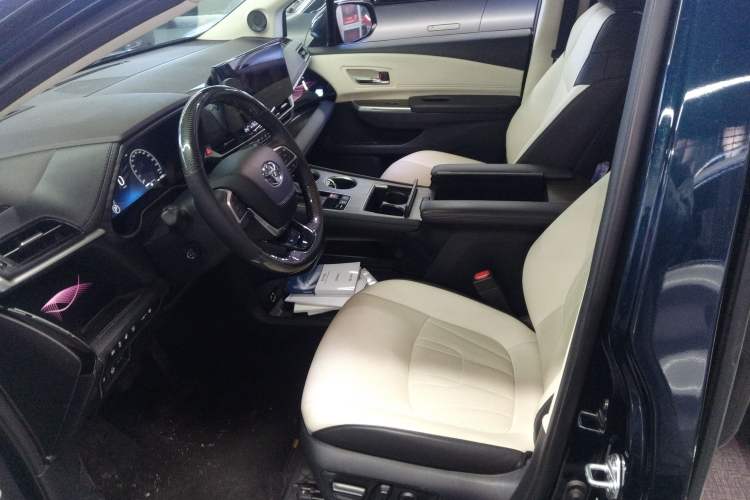 Used Toyota Granvia 2023 2.5L Hybrid Flagship VIP Edition Left Front Seat