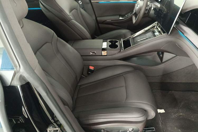 Used Denza Z9 2024 1100 km Four-Wheel Drive Max Version Right Front Seat