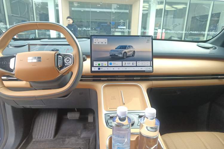 Used Geely Galaxy Galaxy Xingjian 7 EM-i 2025 120km Flagship Edition
