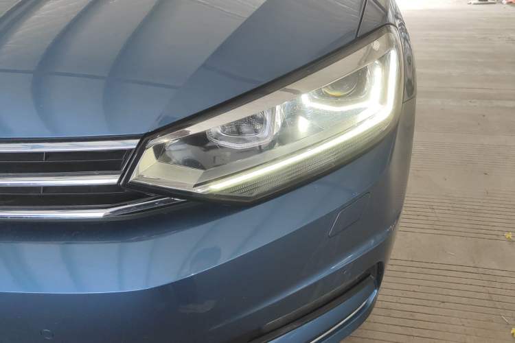 Used Volkswagen Touran 2018 Volkswagen Touran L 280TSI DSG Luxury Edition 7 Seats
