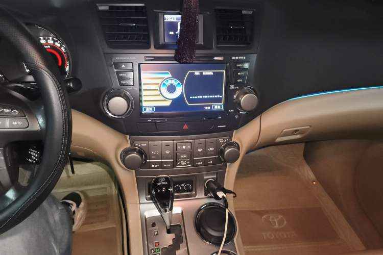 Used Toyota Highlander 2009 2.7L Two-Wheel Drive 7-Seater Luxury Edition
