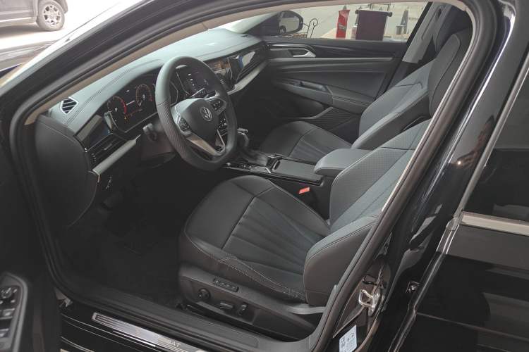 Used Volkswagen Passat 2026 Model, Outstanding 380TSI Xingkong Longteng Edition Left Front Seat