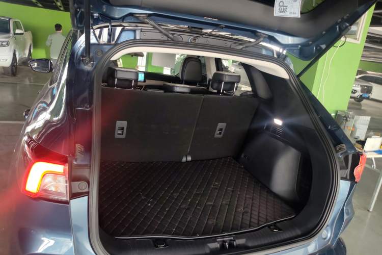 Used Ford Escape 2020 EcoBoost 245 Two-Wheel-Drive Comfort Edition Trunk